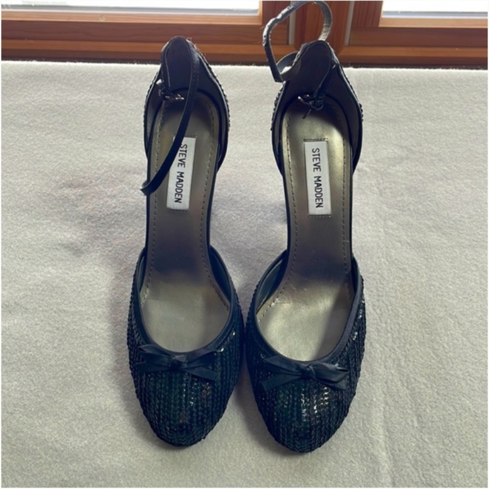 Steve Madden women’s size 7.5 black sequin heel